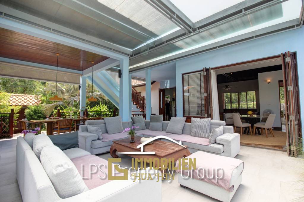 White Lotus 1: Außergewöhnlich und hochwertige 4 Schlafzimmer Villa in Stadtnähe mit Meerblick