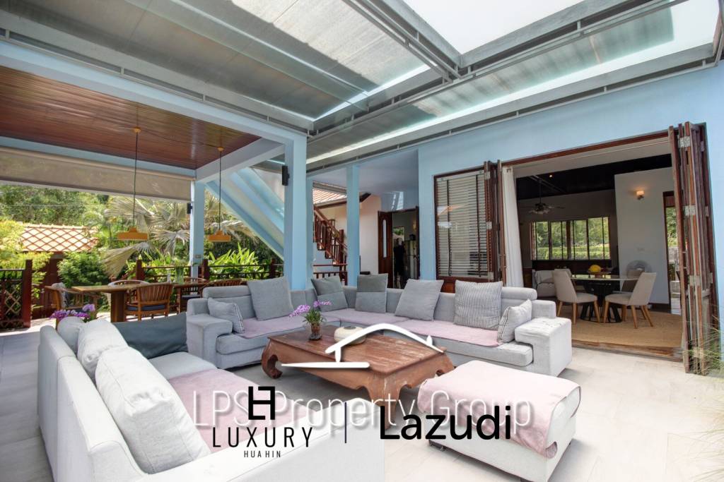 Unique 4 Bed Luxury Villa close to town (Sea Views)