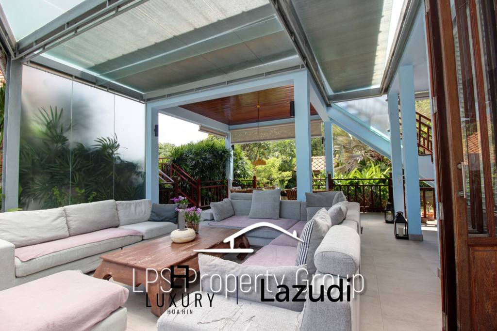 Unique 4 Bed Luxury Villa close to town (Sea Views)