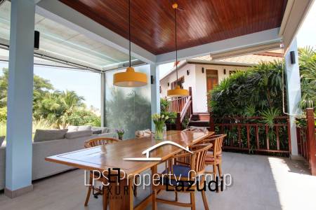 Unique 4 Bed Luxury Villa close to town (Sea Views)