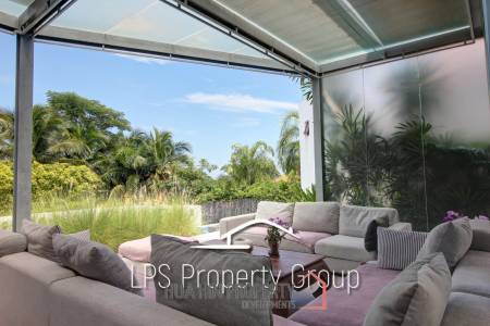 Unique 4 Bed Luxury Villa close to town (Sea Views)