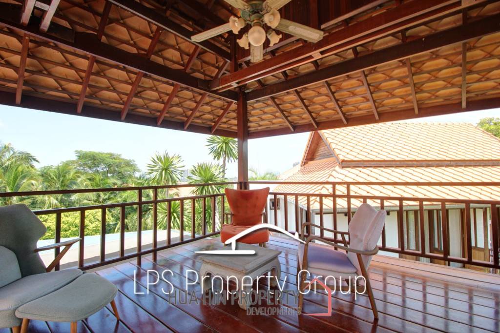 Unique 4 Bed Luxury Villa close to town (Sea Views)