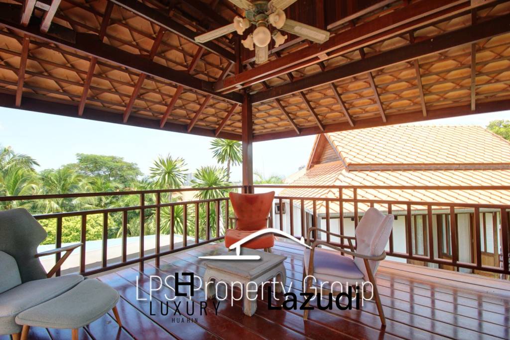 Unique 4 Bed Luxury Villa close to town (Sea Views)