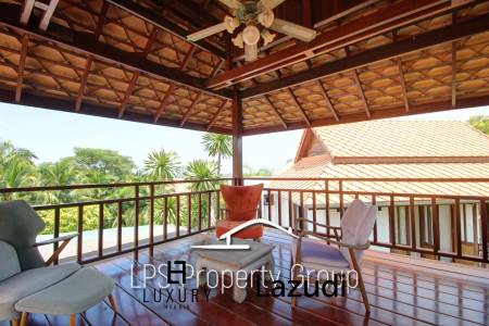 Unique 4 Bed Luxury Villa close to town (Sea Views)