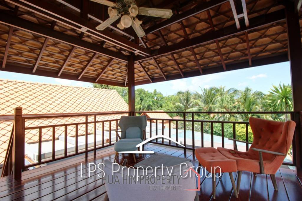 Unique 4 Bed Luxury Villa close to town (Sea Views)