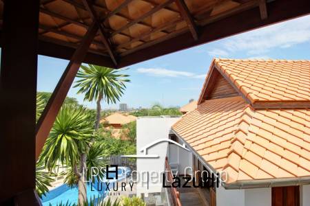 Unique 4 Bed Luxury Villa close to town (Sea Views)