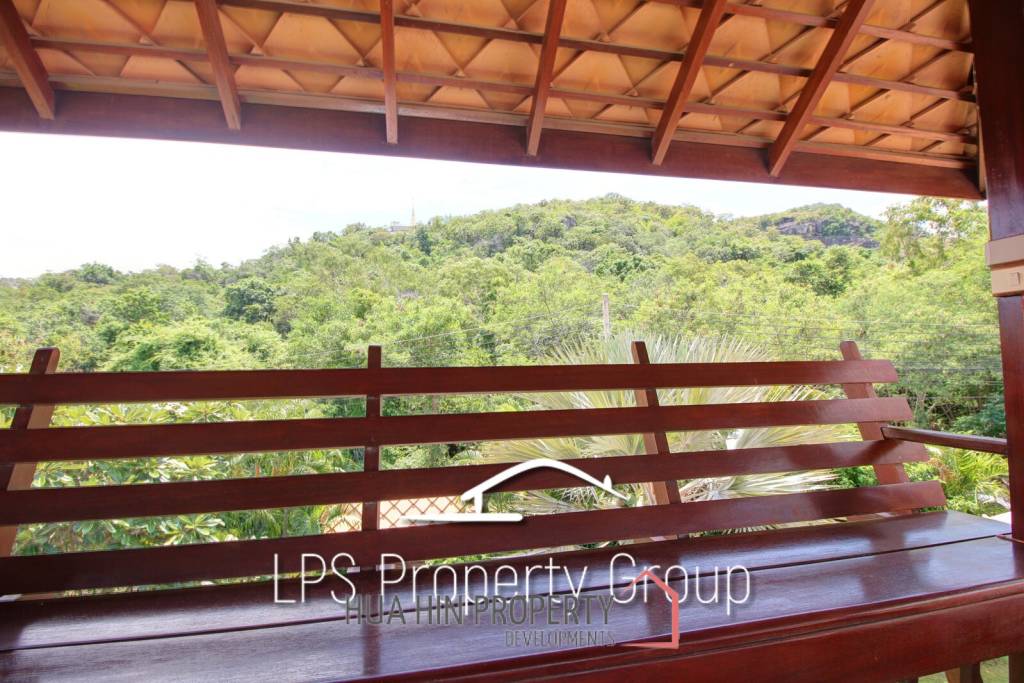 Unique 4 Bed Luxury Villa close to town (Sea Views)