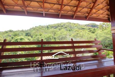 Unique 4 Bed Luxury Villa close to town (Sea Views)