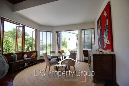Unique 4 Bed Luxury Villa close to town (Sea Views)