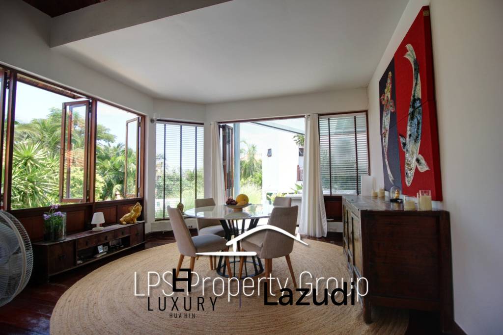 Unique 4 Bed Luxury Villa close to town (Sea Views)