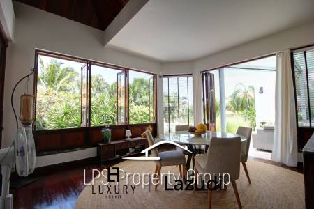 Unique 4 Bed Luxury Villa close to town (Sea Views)