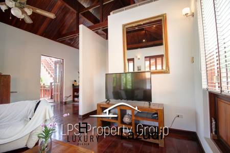 Unique 4 Bed Luxury Villa close to town (Sea Views)