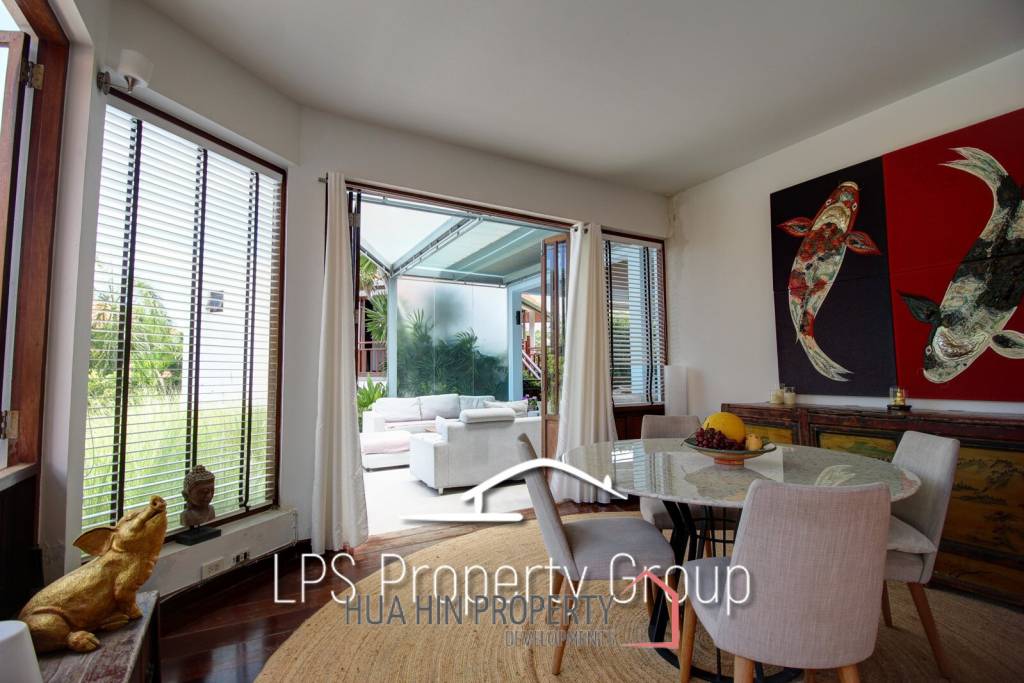 Unique 4 Bed Luxury Villa close to town (Sea Views)