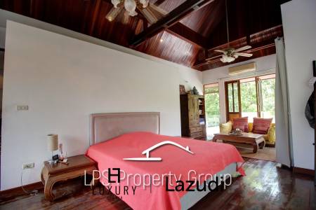 Unique 4 Bed Luxury Villa close to town (Sea Views)