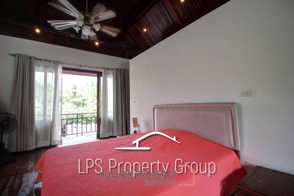 Unique 4 Bed Luxury Villa close to town (Sea Views)