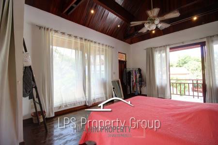 Unique 4 Bed Luxury Villa close to town (Sea Views)