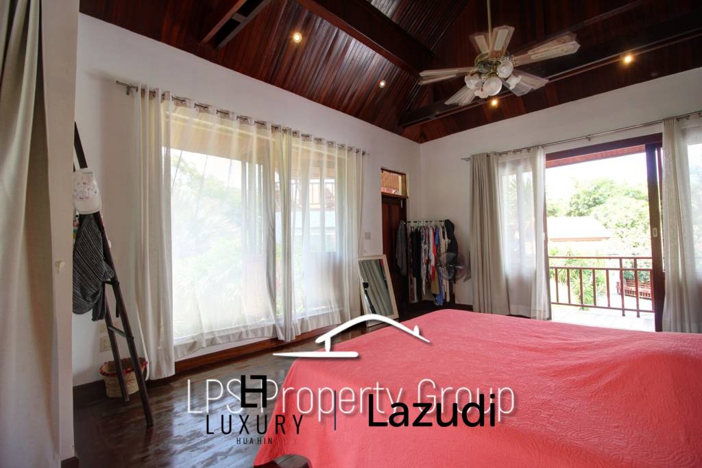 Unique 4 Bed Luxury Villa close to town (Sea Views)