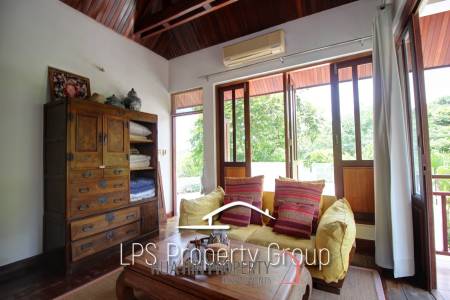 Unique 4 Bed Luxury Villa close to town (Sea Views)