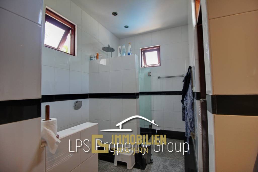 White Lotus 1: Außergewöhnlich und hochwertige 4 Schlafzimmer Villa in Stadtnähe mit Meerblick