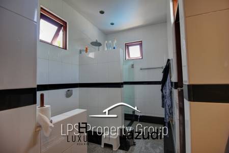 Unique 4 Bed Luxury Villa close to town (Sea Views)