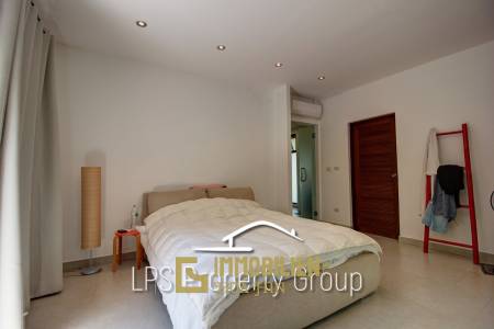 White Lotus 1: Außergewöhnlich und hochwertige 4 Schlafzimmer Villa in Stadtnähe mit Meerblick