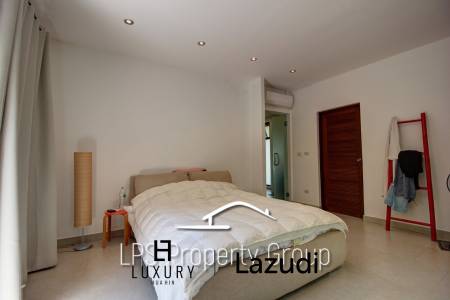 Unique 4 Bed Luxury Villa close to town (Sea Views)