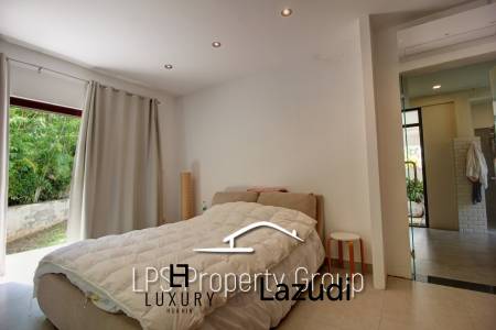 Unique 4 Bed Luxury Villa close to town (Sea Views)