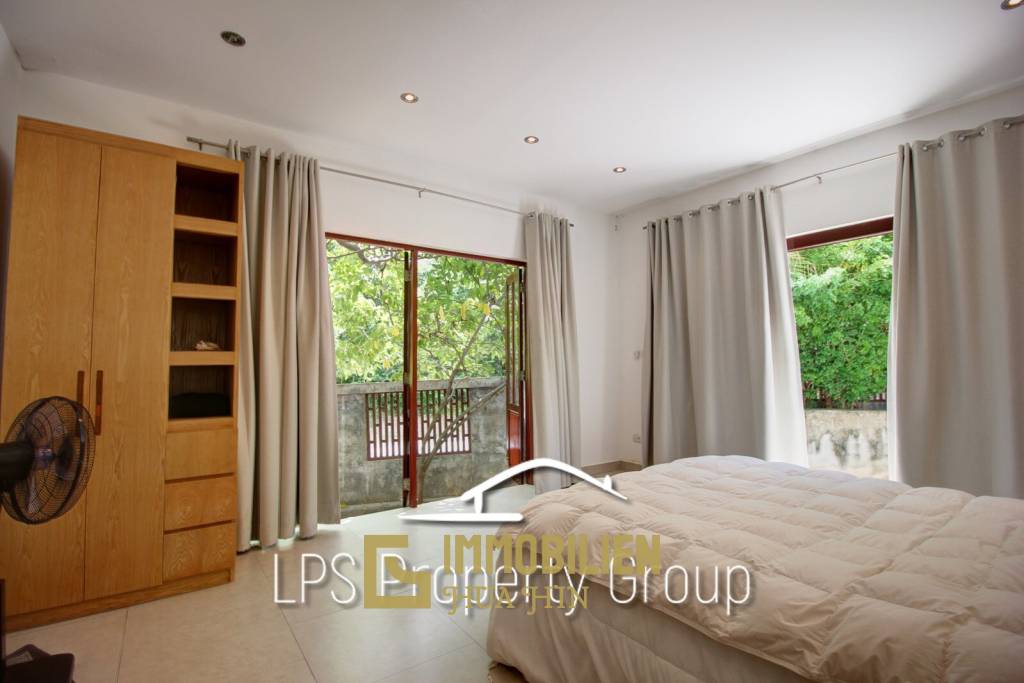 White Lotus 1: Außergewöhnlich und hochwertige 4 Schlafzimmer Villa in Stadtnähe mit Meerblick