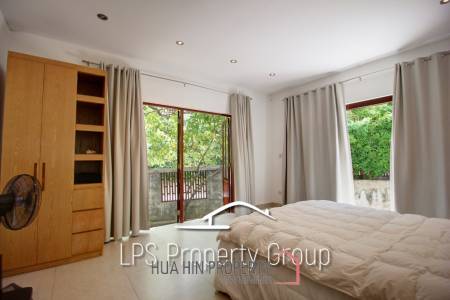 Unique 4 Bed Luxury Villa close to town (Sea Views)