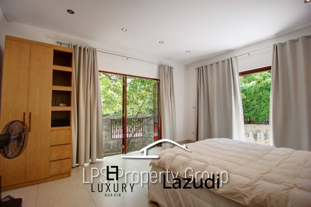 Unique 4 Bed Luxury Villa close to town (Sea Views)