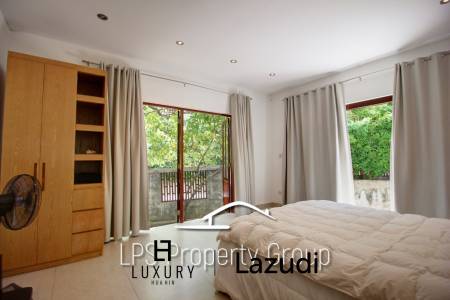 Unique 4 Bed Luxury Villa close to town (Sea Views)