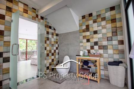 Unique 4 Bed Luxury Villa close to town (Sea Views)