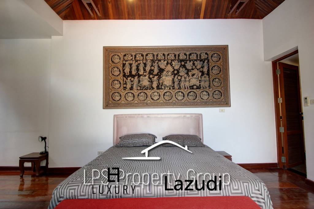 Unique 4 Bed Luxury Villa close to town (Sea Views)