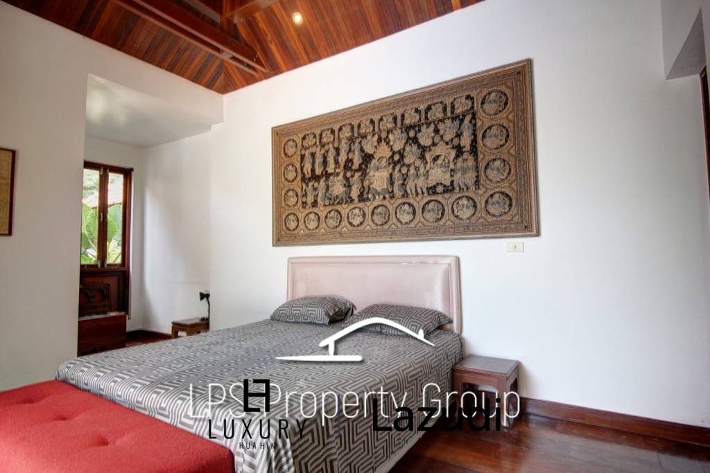 Unique 4 Bed Luxury Villa close to town (Sea Views)