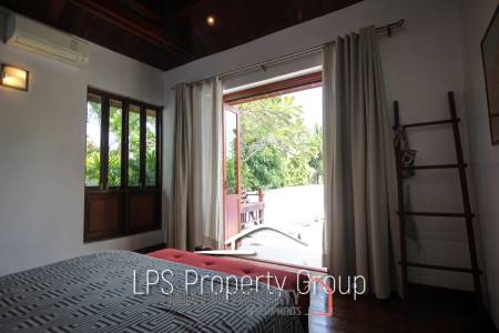 Unique 4 Bed Luxury Villa close to town (Sea Views)