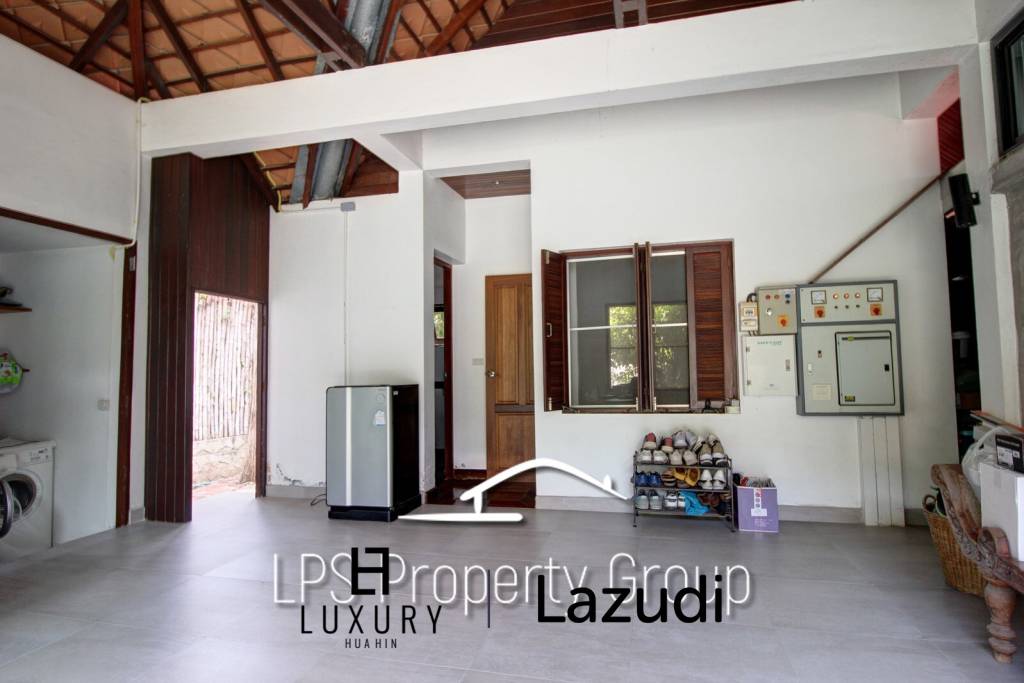 Unique 4 Bed Luxury Villa close to town (Sea Views)