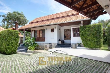 White Lotus 1: Außergewöhnlich und hochwertige 4 Schlafzimmer Villa in Stadtnähe mit Meerblick