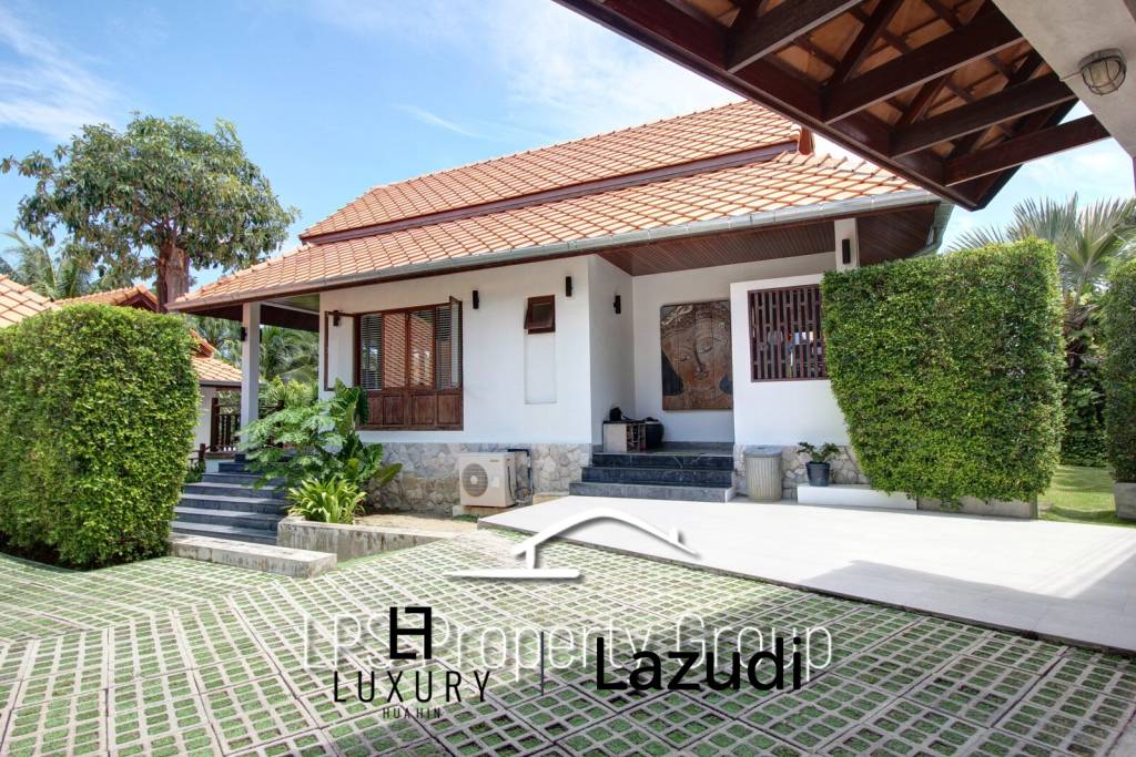 Unique 4 Bed Luxury Villa close to town (Sea Views)