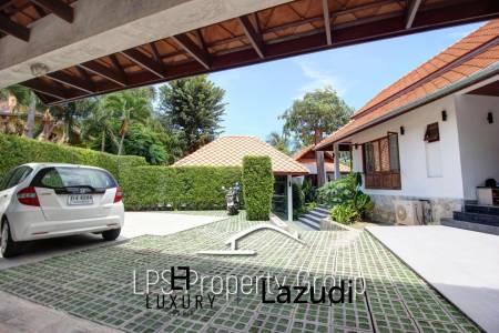 Unique 4 Bed Luxury Villa close to town (Sea Views)