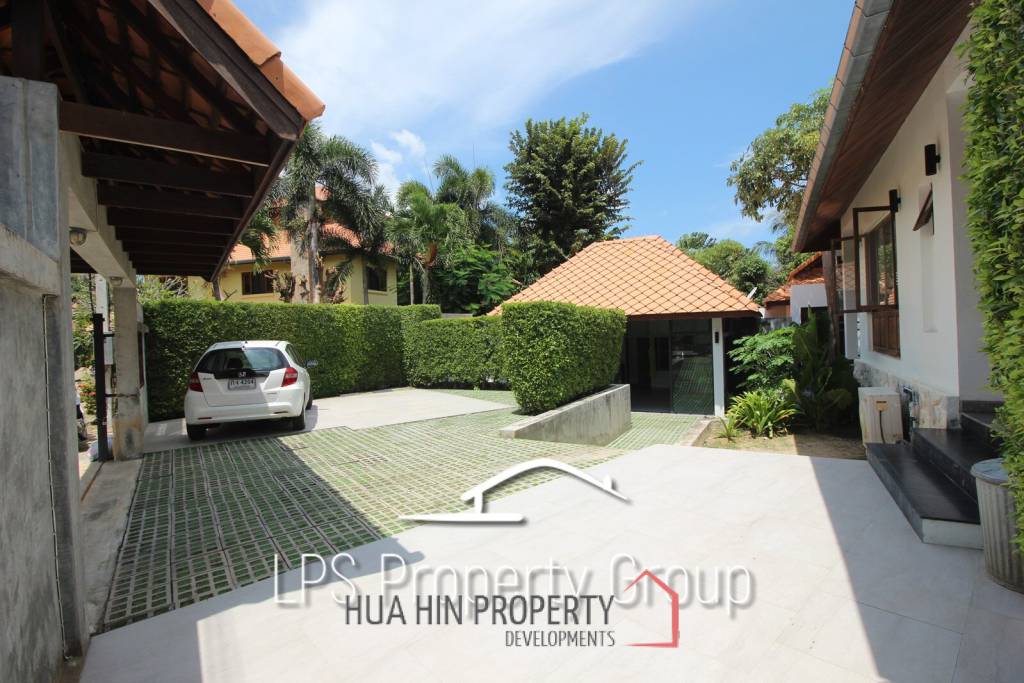 Unique 4 Bed Luxury Villa close to town (Sea Views)