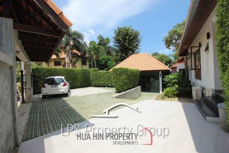 Unique 4 Bed Luxury Villa close to town (Sea Views)