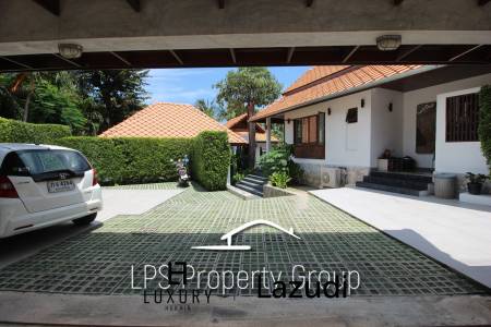 Unique 4 Bed Luxury Villa close to town (Sea Views)