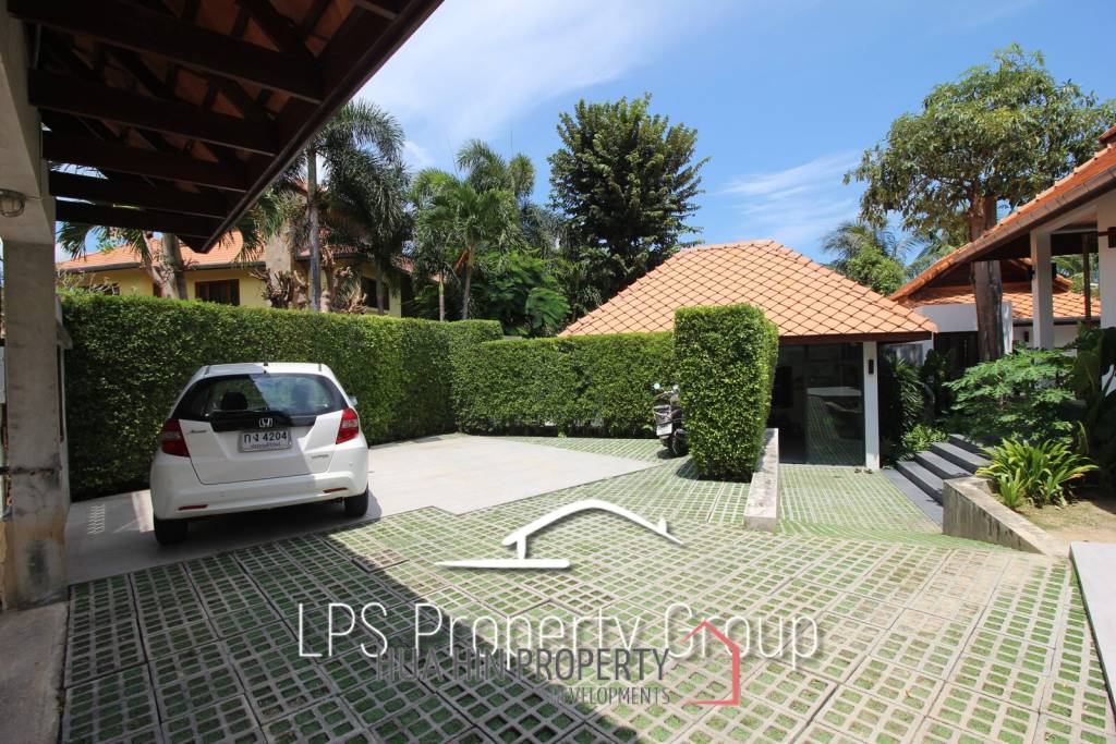 Unique 4 Bed Luxury Villa close to town (Sea Views)