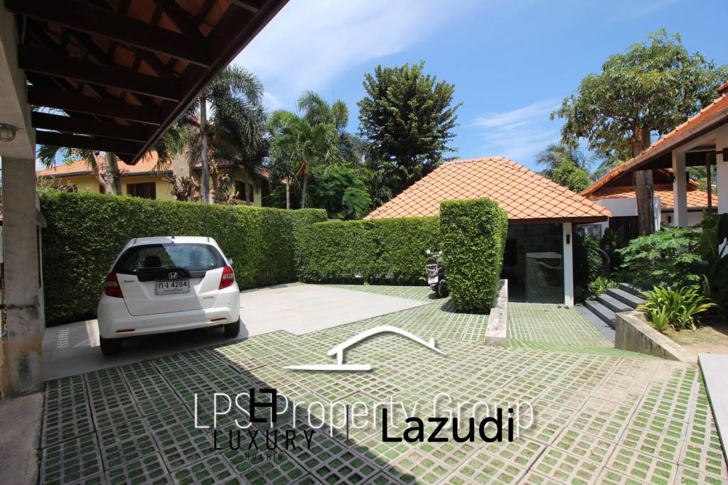 Unique 4 Bed Luxury Villa close to town (Sea Views)