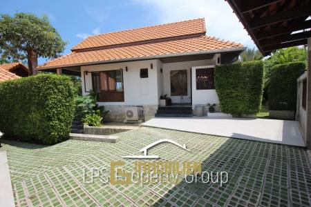 White Lotus 1: Außergewöhnlich und hochwertige 4 Schlafzimmer Villa in Stadtnähe mit Meerblick