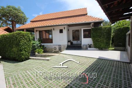 Unique 4 Bed Luxury Villa close to town (Sea Views)