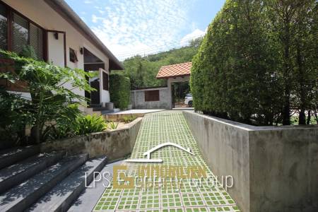White Lotus 1: Außergewöhnlich und hochwertige 4 Schlafzimmer Villa in Stadtnähe mit Meerblick