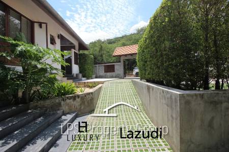 Unique 4 Bed Luxury Villa close to town (Sea Views)