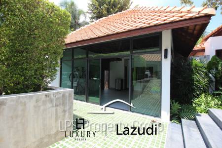 Unique 4 Bed Luxury Villa close to town (Sea Views)