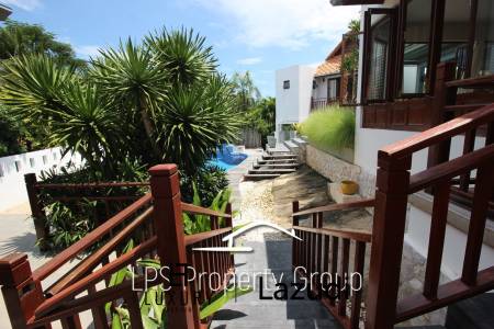 Unique 4 Bed Luxury Villa close to town (Sea Views)